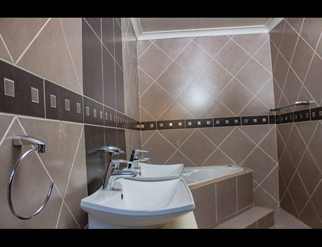 3 BEDROOM HOUSE FOR SALE IN SONNEVELD